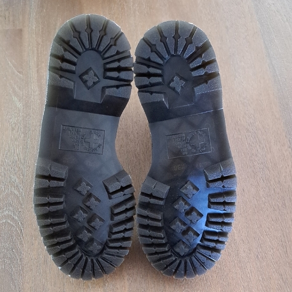 Dr. Martens Molly Women's Leather Platform Boots - Color: Black - Size: 8 - Picture 8 of 9